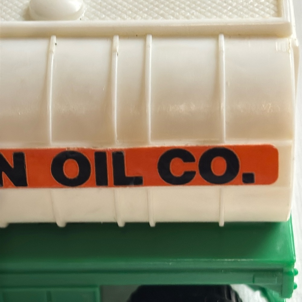 Remco 1988 Remco Town Oil Co Truck Green and White Toy Oil Truck - Picture 4 of 13